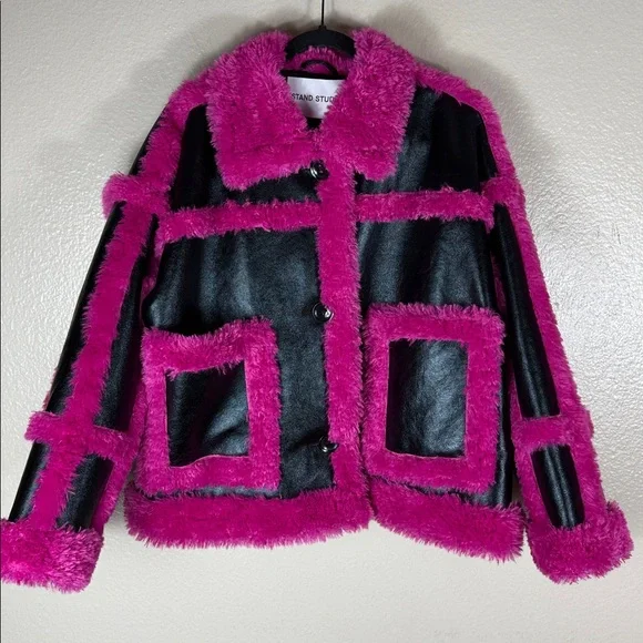 Stand Studio Fay Short in Black and Pink Faux Fur Coat - Picture 3 of 7